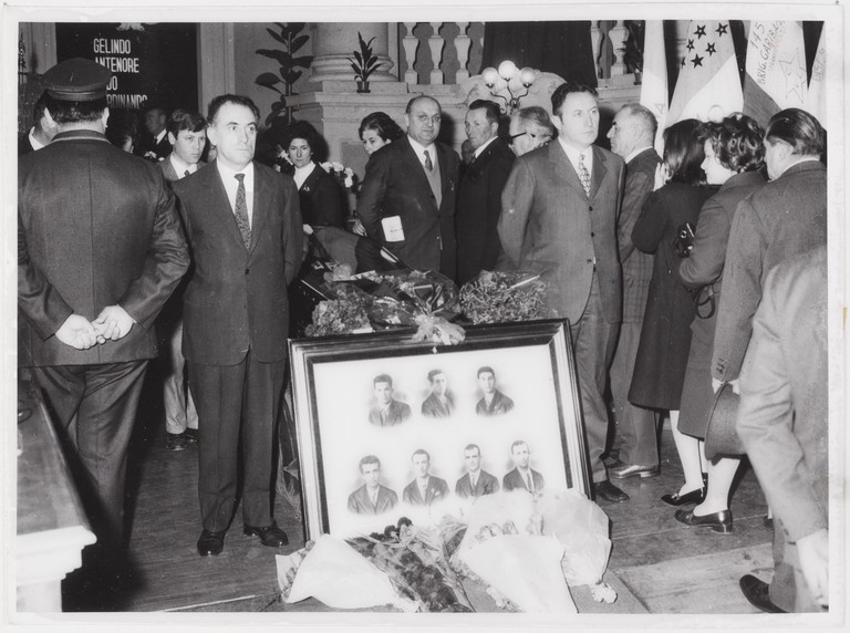 Gattatico-Reggio Emilia, 27-30 marzo 1970, Funerali di Alcide Cervi, camera ardente di Alcide nella Sala del Tricolore di Reggio Emilia, picchetto d'onore